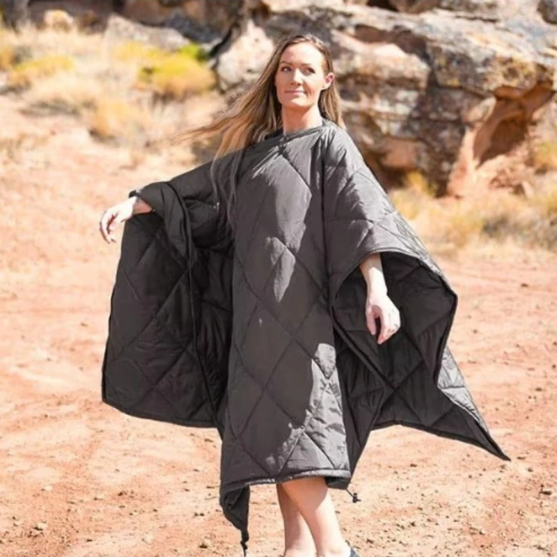 4-in-1 防水キャンプブランケット キルト 寝袋 ポンチ - Outdoor Adventure Quilt のレビューと価格